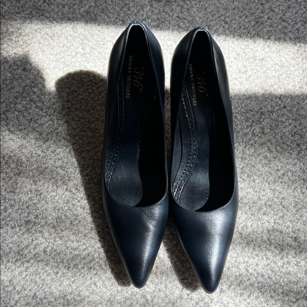 Brooks Brothers Women's Classic Black Heels size 7, 2 inch heals